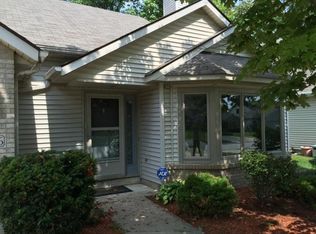 8826 Spring Forest Dr, Fort Wayne, IN 46804