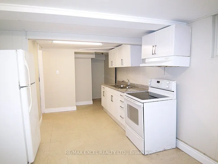 1284 Pharmacy Ave #BASEMENT — Photo 4