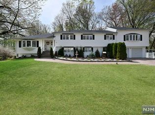 19 Coles Ct, River Edge, NJ 07661