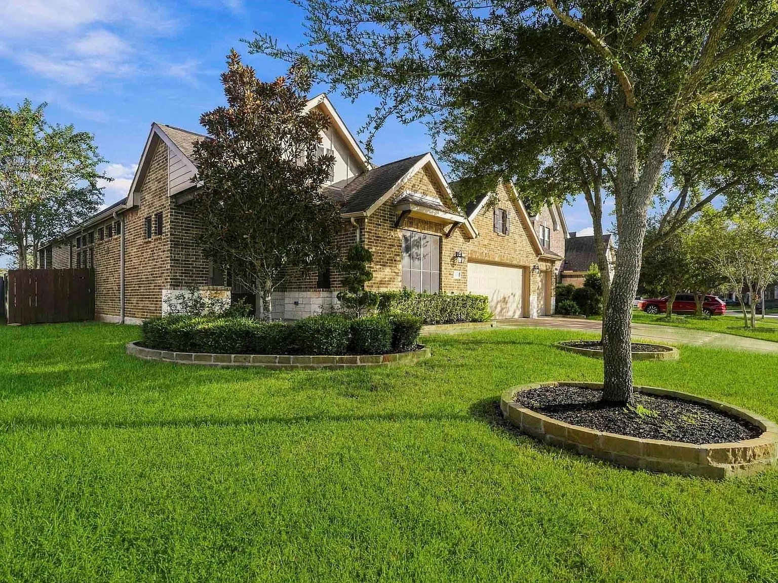 4 bed, 3.0 bath, 2476 sqft, $2,895 — Photo 4