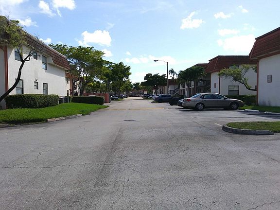 5th image of 850 NE 207th Ter #2027