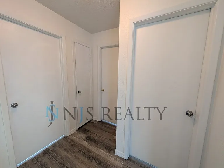 8151 Hixton Dr — Photo 7