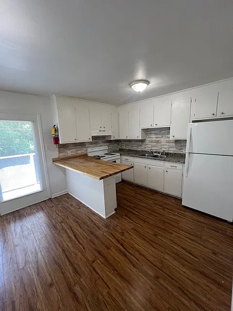 2 bed, 965 sqft, $915 — Photo 2