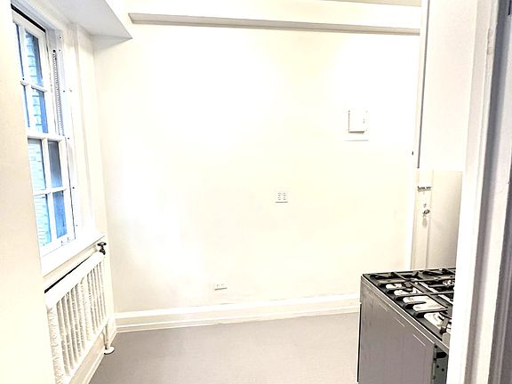 5th image of 37 W 72nd St APT 12C
