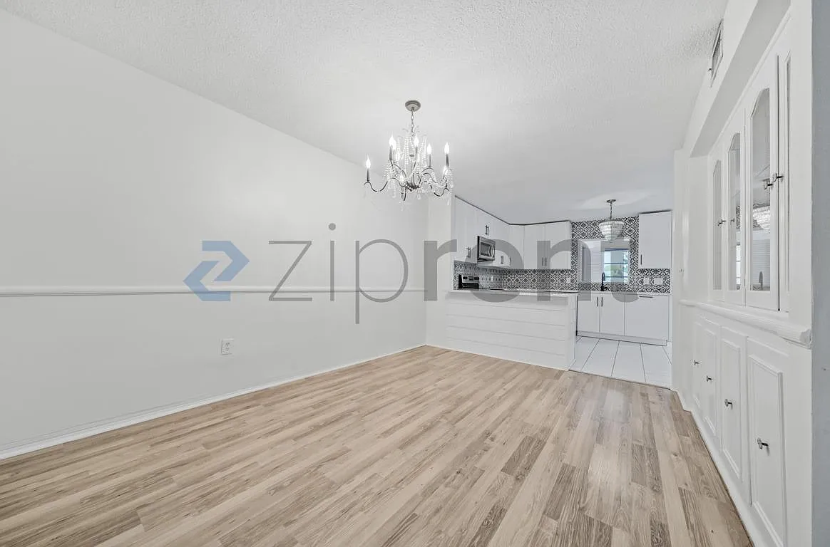 2 bed, 1600 sqft, $2,700 — Photo 3