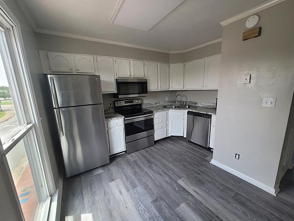 5th image of 997 Green St #997