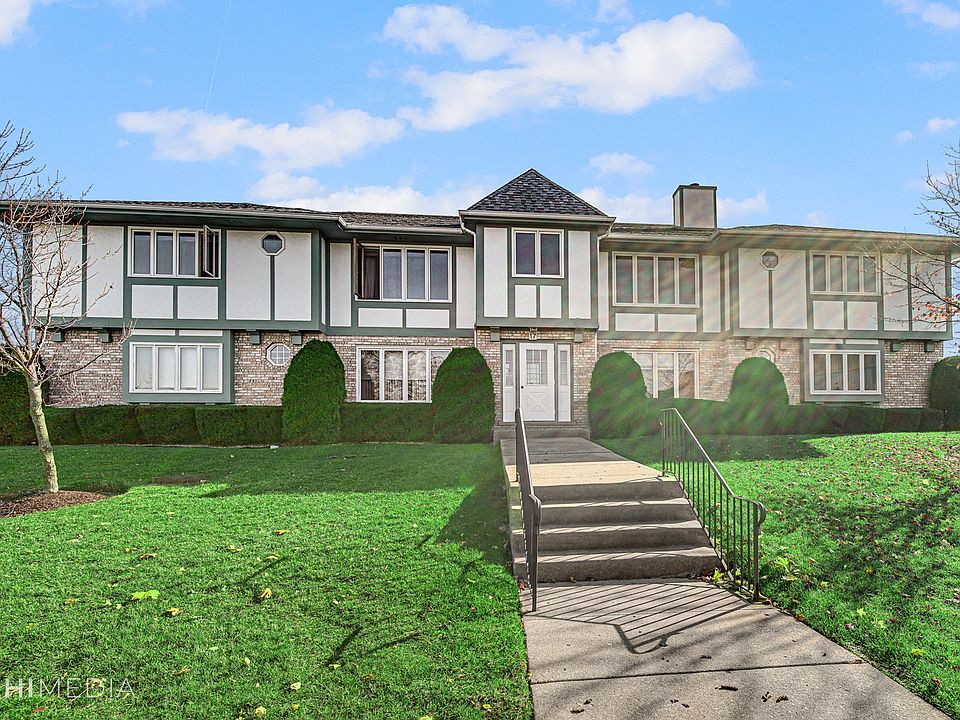 1st image of 17 Saint Moritz Dr Unit 201