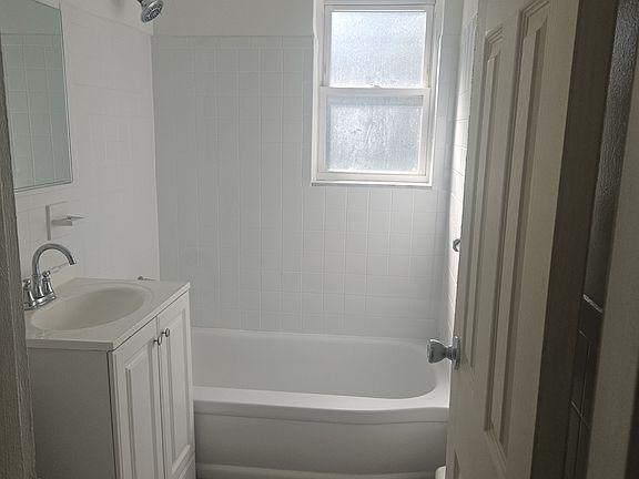 5th image of 114 River Rd #116A