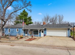 1003 Perkins St, Belle Fourche, SD 57717