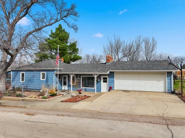 1003 Perkins St, Belle Fourche, SD 57717