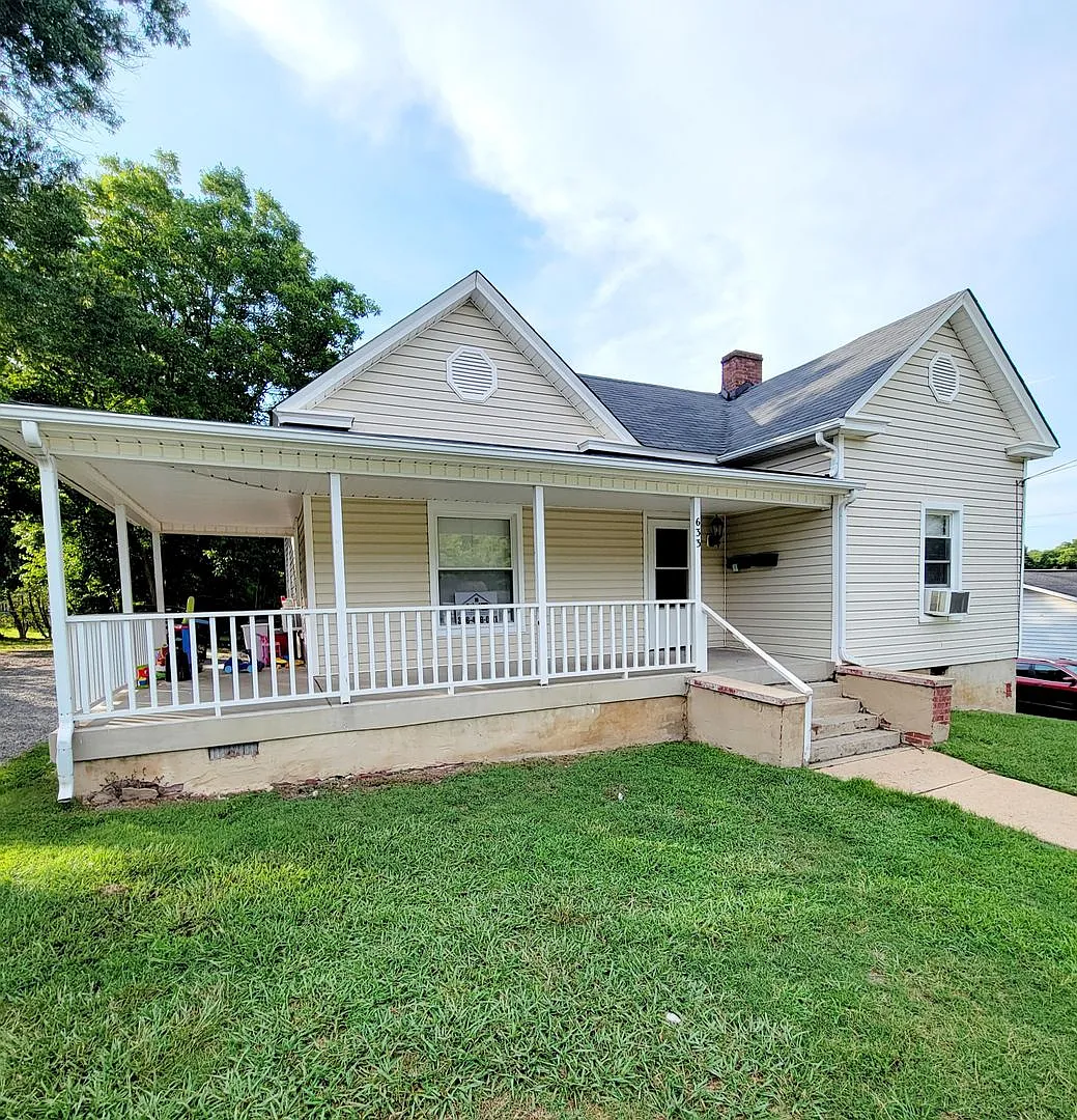 633 Tucker St -A — Photo 1