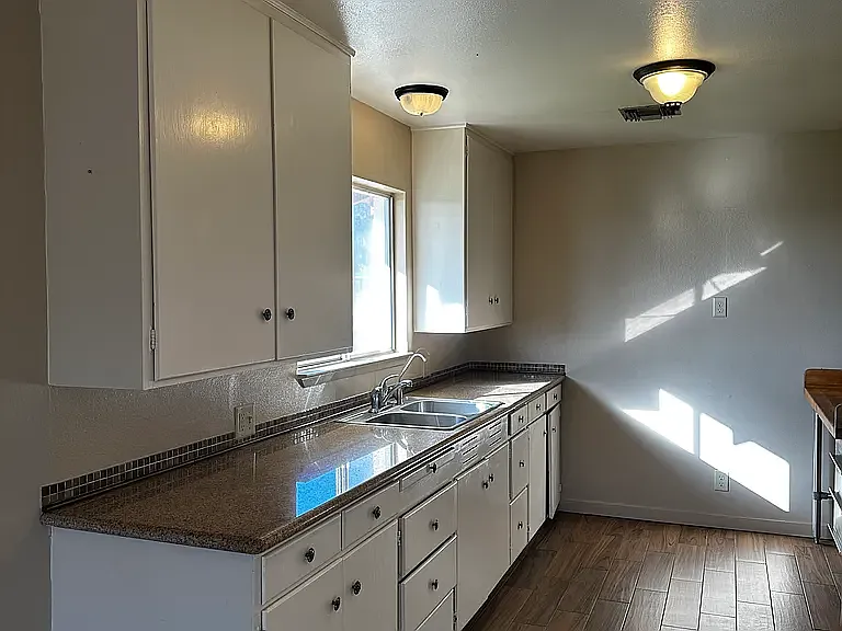 1441 E Barnhart Rd — Photo 5