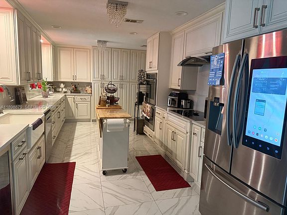 3rd image of 126 Sunflower Cir