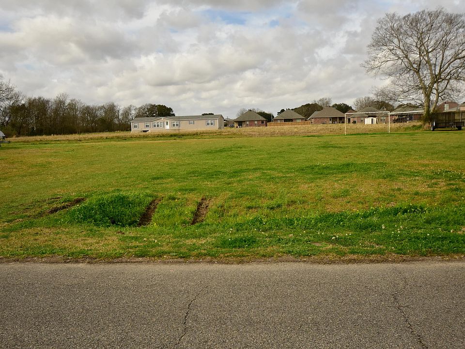 1st image of 110 Country Garden Ln