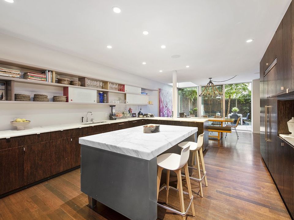 1st image of 320 W 71st St APT 1