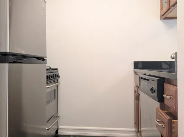 441 West 50th Street image 5 of 16