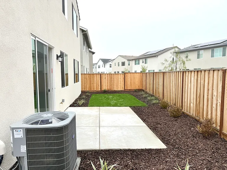 3323 Cascade Dr — Photo 14