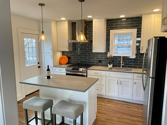 3rd image of 1205 W 48th St