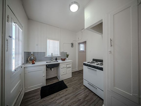 4th image of 1762 E 3rd St #18