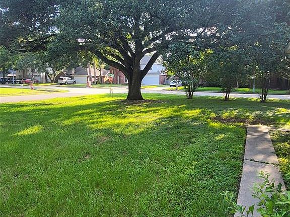 3rd image of 5158 Mockingbird Lane