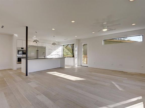 3rd image of 1116 Mariposa Dr #A