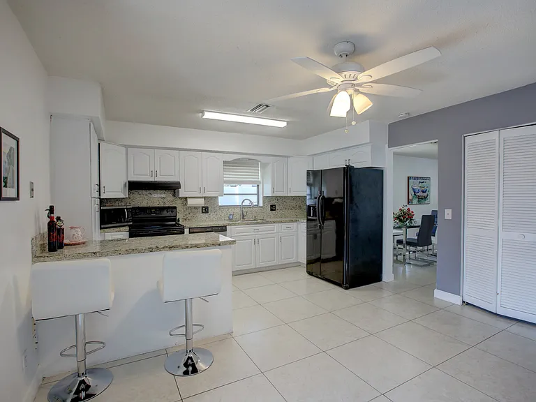 418 SE 4th St — Photo 5