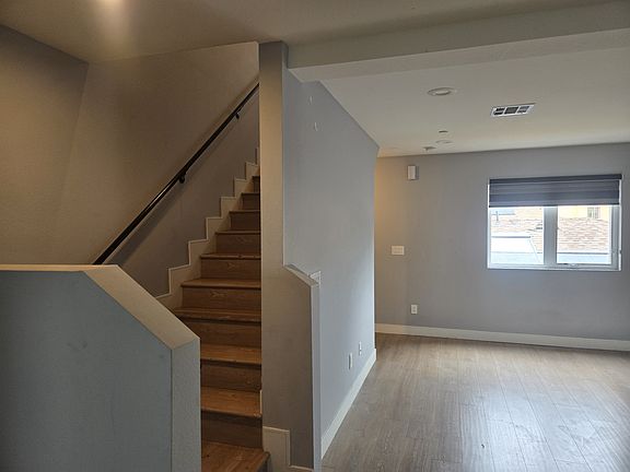 5th image of 1150 1/2 Hobart Blvd