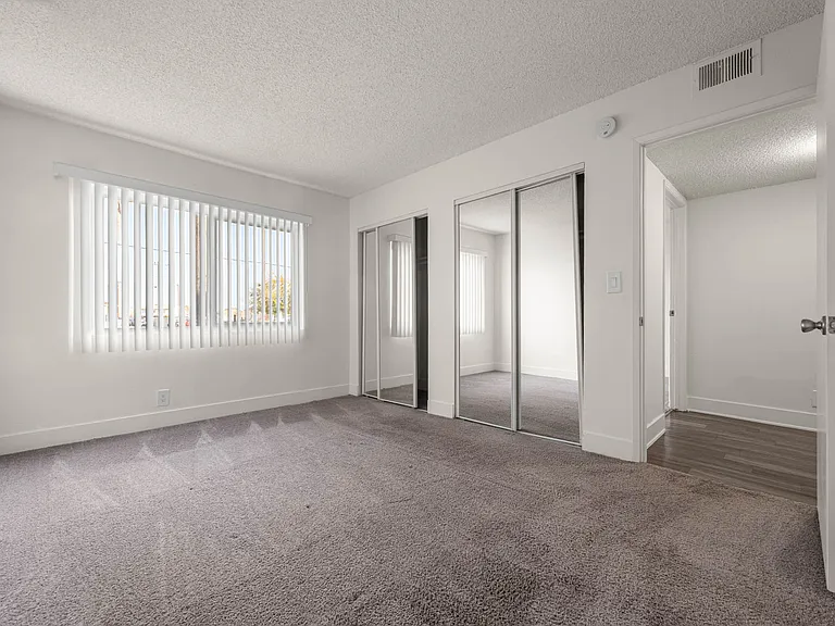 Parkwood Apartments — Photo 22