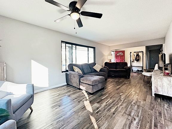4th image of 3932 S Mission Oaks Dr