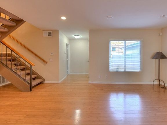 5th image of 684 W Point O Woods Dr