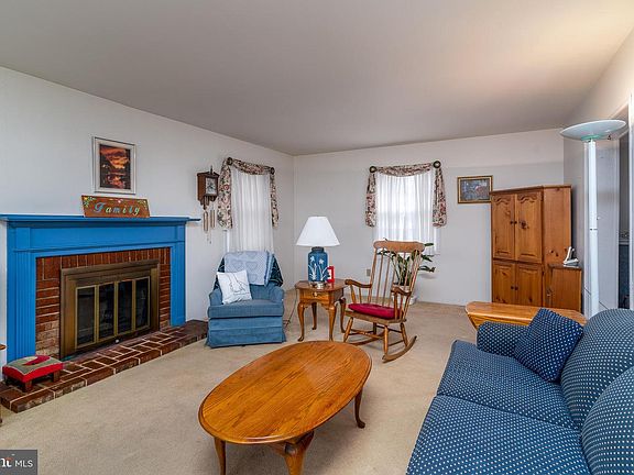 5th image of 11921 Galaxy Ln