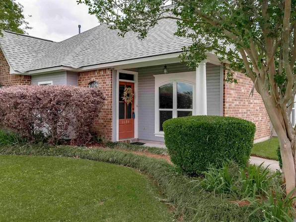 6684 Woodside Dr, Zachary, LA 70791