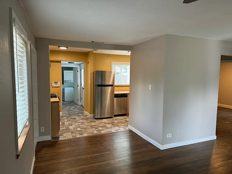 1054 Leyden St — Photo 39