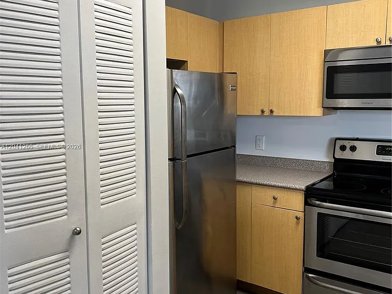1919 Van Buren St #818A — Photo 21