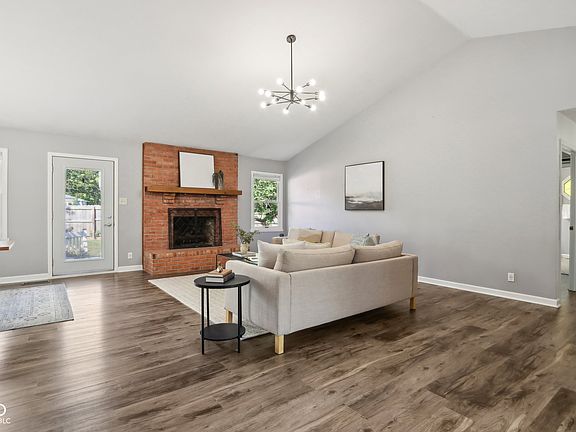 4th image of 8140 Menlo Court West Dr
