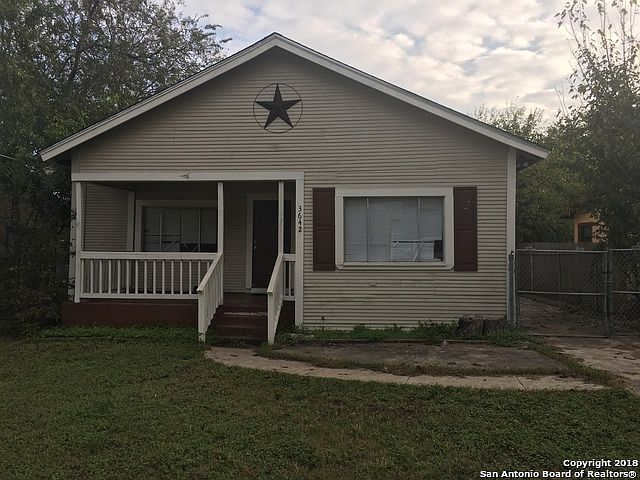 2nd image of 3642 W Woodlawn Ave