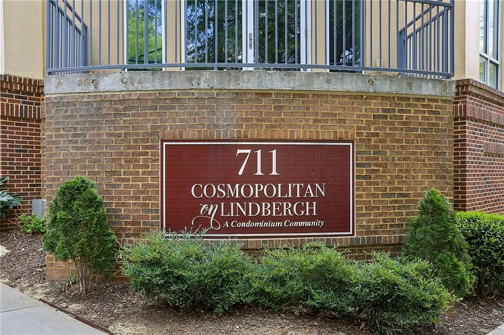Building Photo - 711 Cosmopolitan Dr NE #102