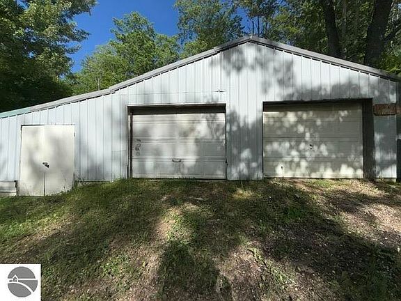 5th image of 4933 E Johnson Rd