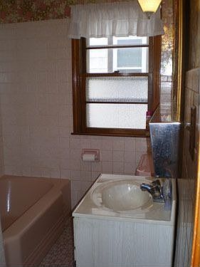 1821 North Avenue - Bathroom