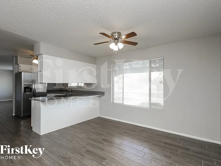5909 S Palm Dr — Photo 5