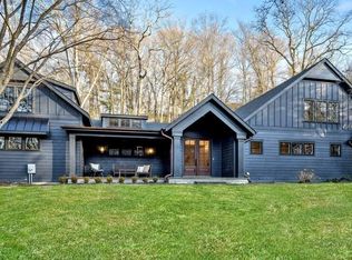 6 Hollise Ct, Centerport, NY 11721