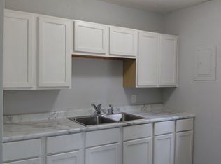 230 SE 34th St, Topeka, KS 66605