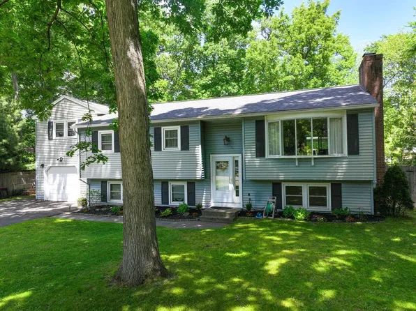 78 Robin Road, Colchester, VT 05446