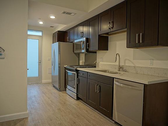4th image of 177 E Del Mar Blvd #404