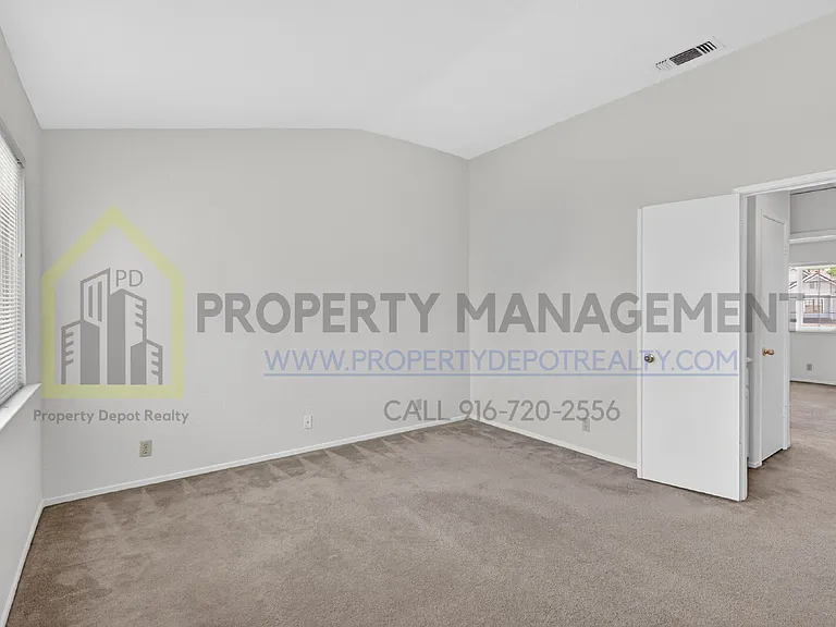 9013 Figtree Ct — Photo 32