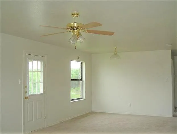 319 Janelle Dr #B — Photo 3