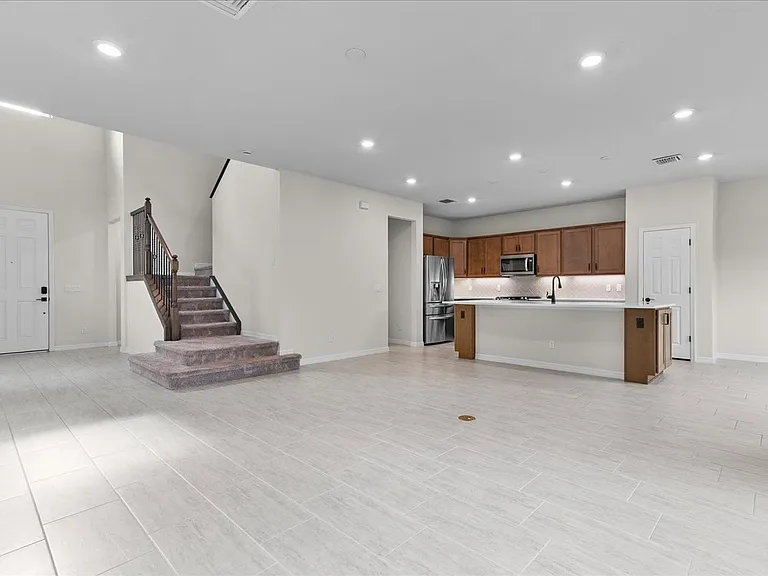 640 SE Monet Dr — Photo 10