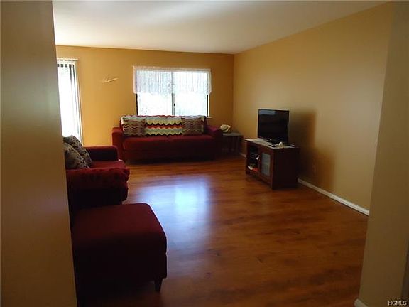 3rd image of 132 Columbia Ct #B