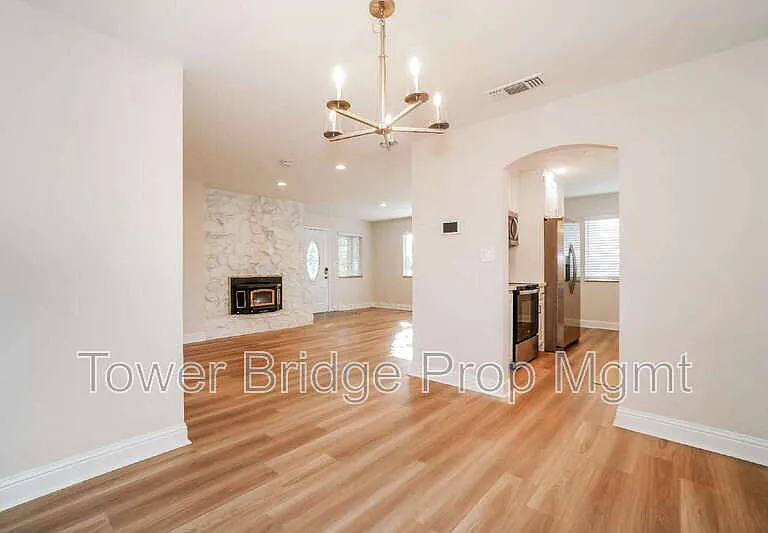 737 Cresta Ct — Photo 6
