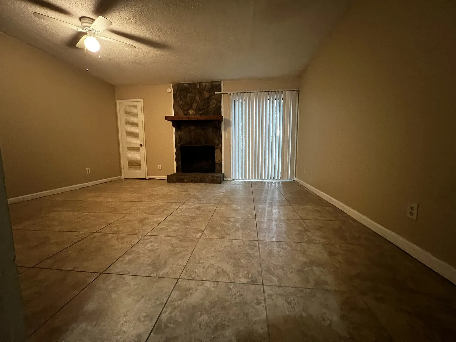 542 Northridge Crossing Dr — Photo 3